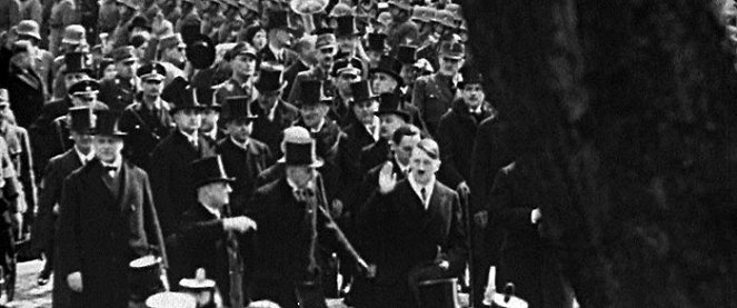 Maailma sodassa - Kuvat elokuvasta - Adolf Hitler