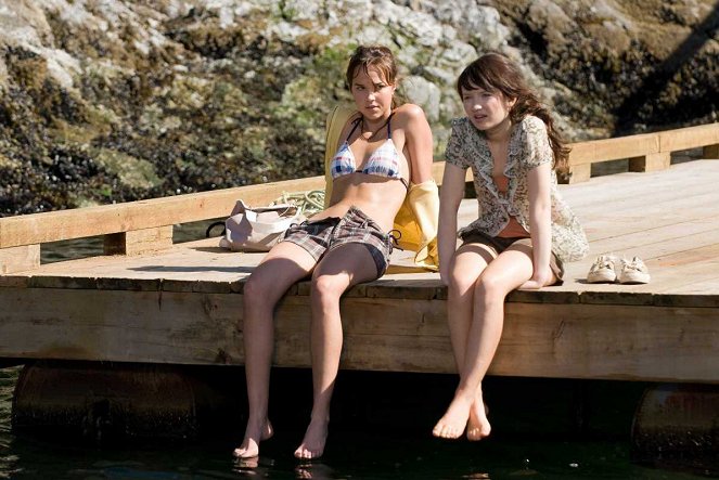 The Uninvited - Photos - Arielle Kebbel, Emily Browning
