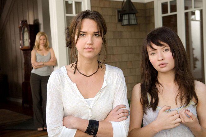 The Uninvited - Photos - Arielle Kebbel, Emily Browning