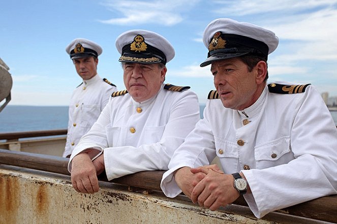 The Sinking of the Laconia - Z filmu - Brian Cox, Andrew Buchan