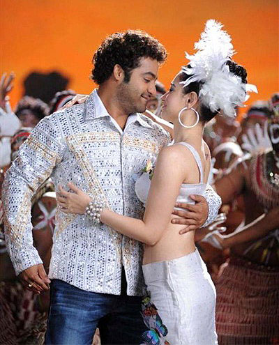 Oosaravelli - De la película - N. T. Rama Rao Jr., Tamanna Bhatia