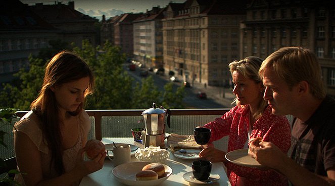 Náplast - De la película - Andrea Daňková, Petra Hobzová, Jan Bidlas