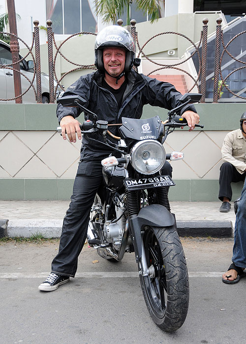 Charley Boorman: Sydney to Tokyo by Any Means - Filmfotók - Charley Boorman