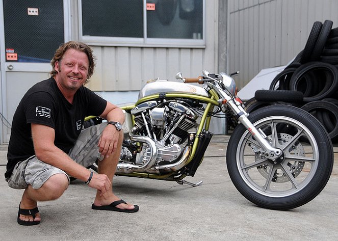 Charley Boorman: Sydney to Tokyo by Any Means - Van film - Charley Boorman