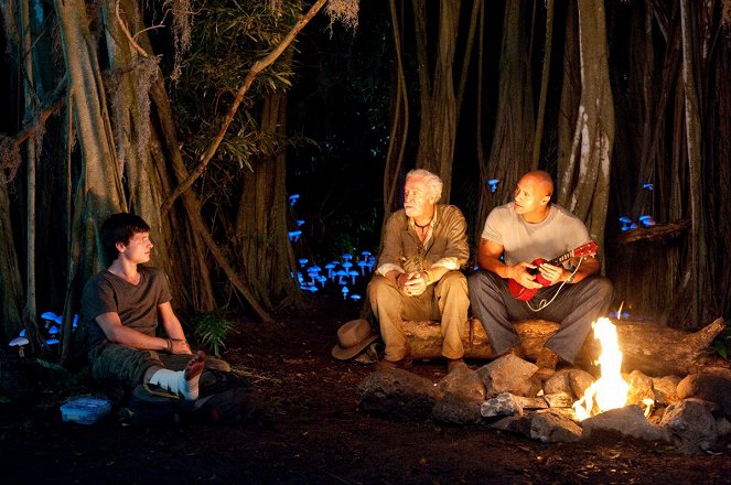 Cesta na tajuplný ostrov 2 - Z filmu - Josh Hutcherson, Michael Caine, Dwayne Johnson