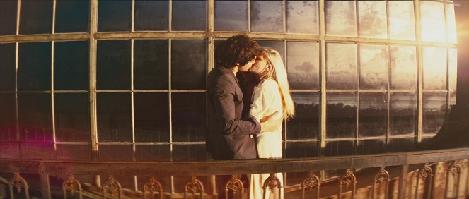 Un amor entre dos mundos - De la película - Jim Sturgess, Kirsten Dunst