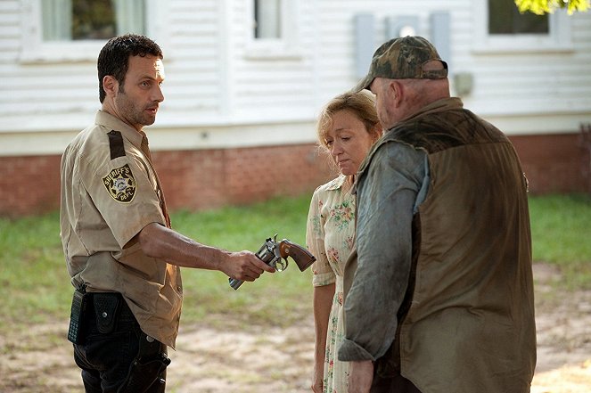 The Walking Dead - Kivéreztetés - Filmfotók - Andrew Lincoln, Jane McNeill