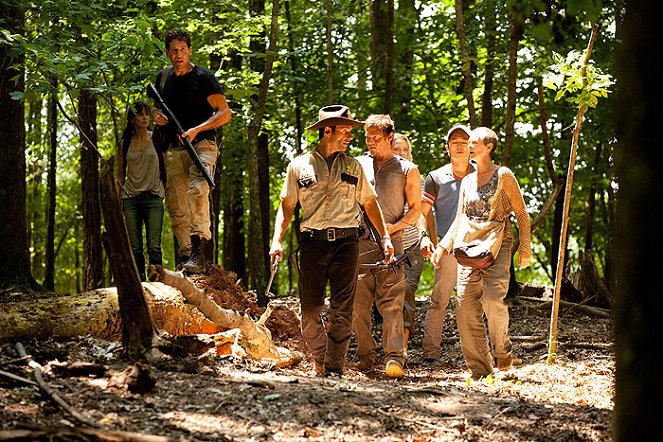 The Walking Dead - Bloodletting - Photos - Sarah Wayne Callies, Jon Bernthal, Andrew Lincoln, Norman Reedus, Steven Yeun, Melissa McBride