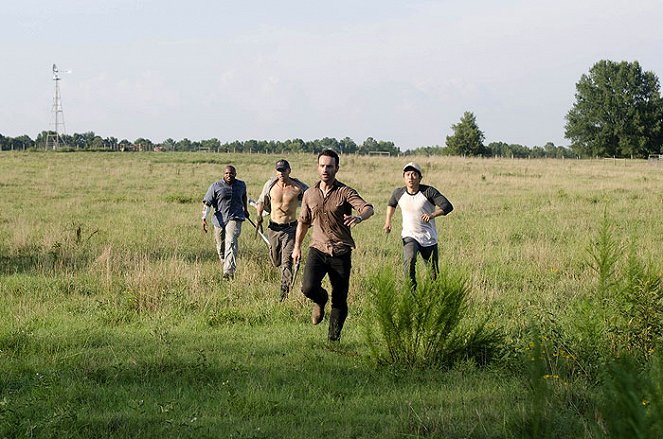 The Walking Dead - Chupacabra - Van film - Irone Singleton, Jon Bernthal, Andrew Lincoln, Steven Yeun