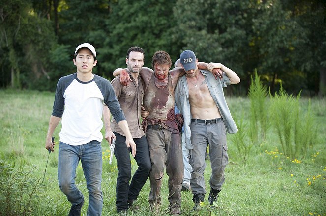 The Walking Dead - Chupacabra - Filmfotos - Steven Yeun, Andrew Lincoln, Norman Reedus, Jon Bernthal