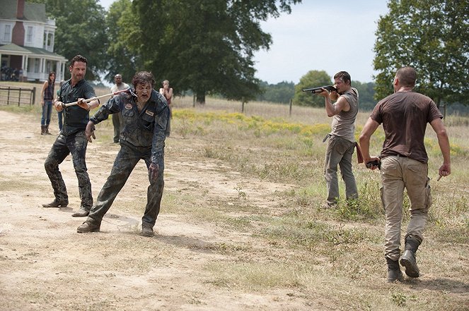 The Walking Dead - Pretty Much Dead Already - Photos - Andrew Lincoln, Norman Reedus