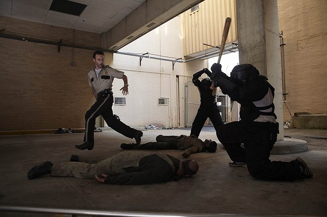 The Walking Dead - Gefangene der Toten - Filmfotos - Andrew Lincoln