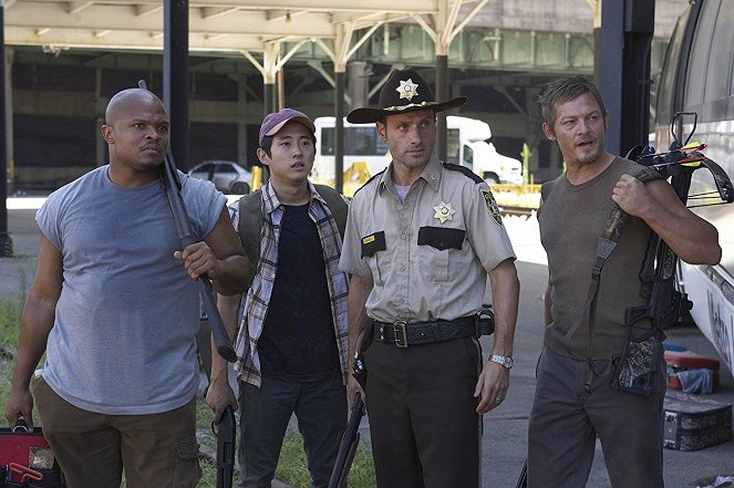 The Walking Dead - A látnok - Filmfotók - Irone Singleton, Steven Yeun, Andrew Lincoln, Norman Reedus