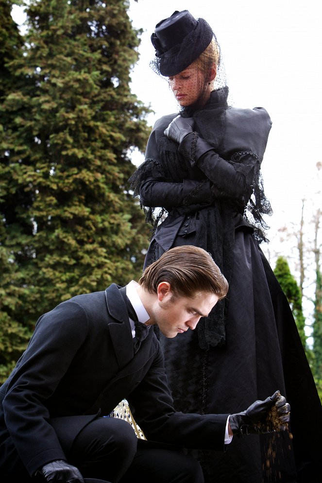 Bel Ami - Photos - Robert Pattinson, Uma Thurman