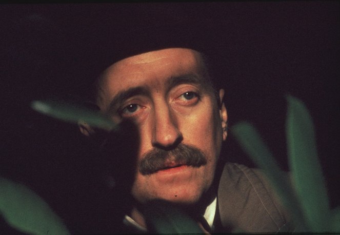 Agatha Christies Poirot - Season 2 - Die Augen des chinesischen Gottes - Filmfotos - Philip Jackson