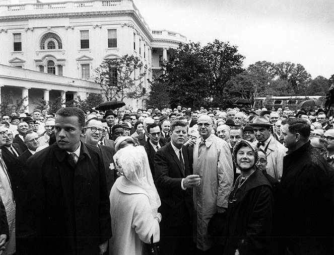 Detaily atentátu na Kennedyho - Z filmu - John F. Kennedy