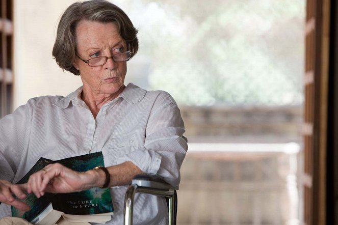 The Best Exotic Marigold Hotel - Photos - Maggie Smith