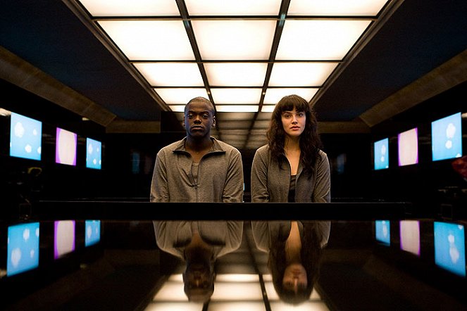 Black Mirror - 15 millones de méritos - De la película - Daniel Kaluuya, Jessica Brown Findlay