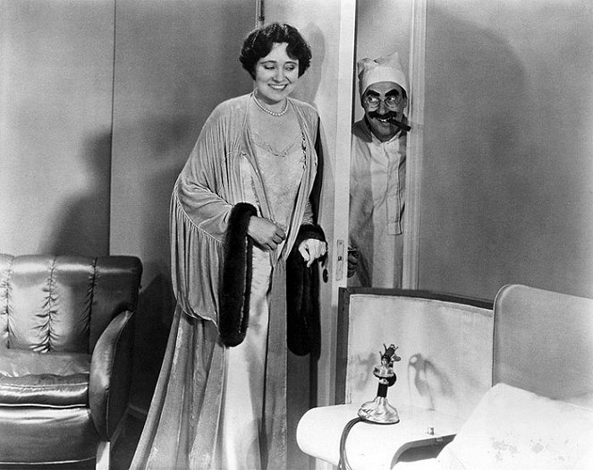 Kachní polévka - Z filmu - Margaret Dumont, Groucho Marx