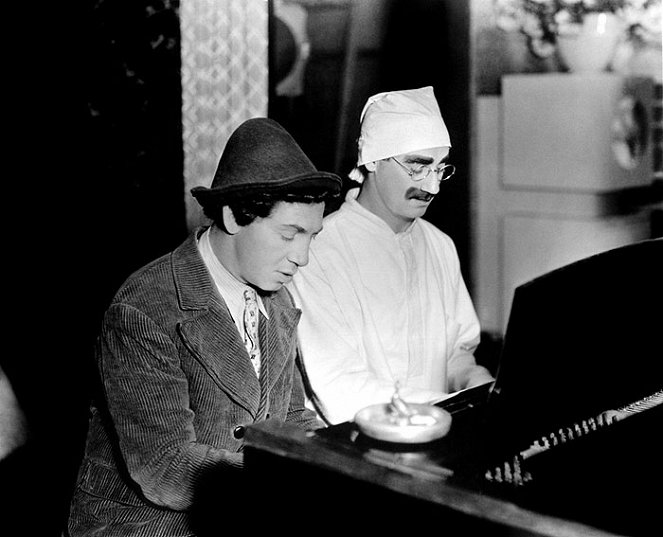 Kachní polévka - Z filmu - Chico Marx, Groucho Marx