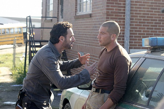 The Walking Dead - 18 Miles Out - Van film - Andrew Lincoln, Jon Bernthal