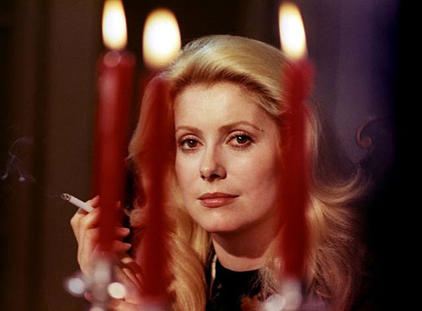 The Woman with Red Boots - Photos - Catherine Deneuve