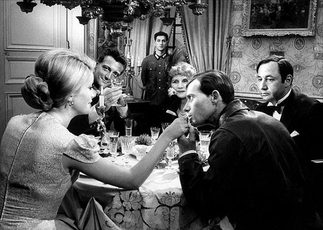 Escândalo no Castelo - Do filme - Catherine Deneuve, Henri Garcin, Mary Marquet, Carlos Thompson, Philippe Noiret