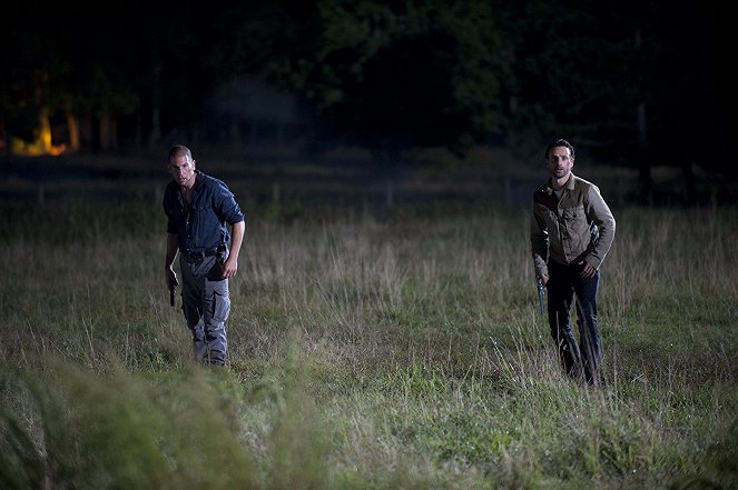 The Walking Dead - Judge, Jury, Executioner - Photos - Andrew Lincoln, Jon Bernthal