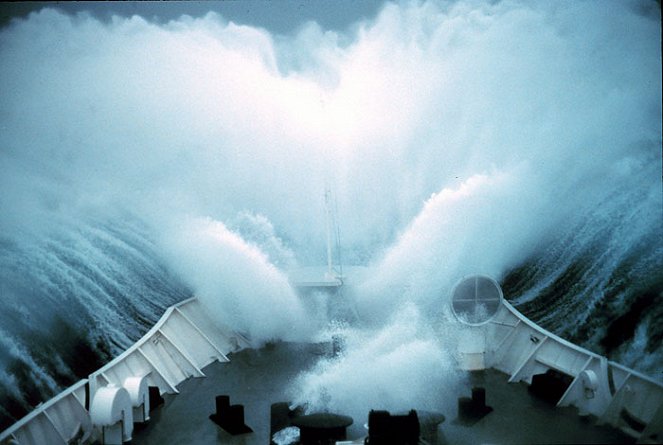 Rogue Waves: The Sinking of Poseidon - Z filmu