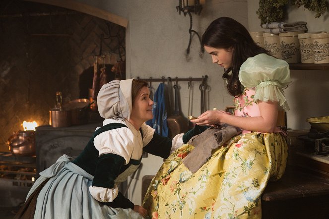 The Brothers Grimm: Snow White - Filmfotos - Mare Winningham, Lily Collins