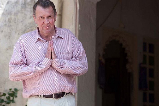 The Best Exotic Marigold Hotel - Photos - Tom Wilkinson
