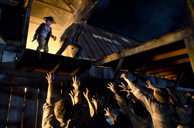 The Walking Dead - Fogueira apagando - Do filme - Chandler Riggs, Andrew Lincoln