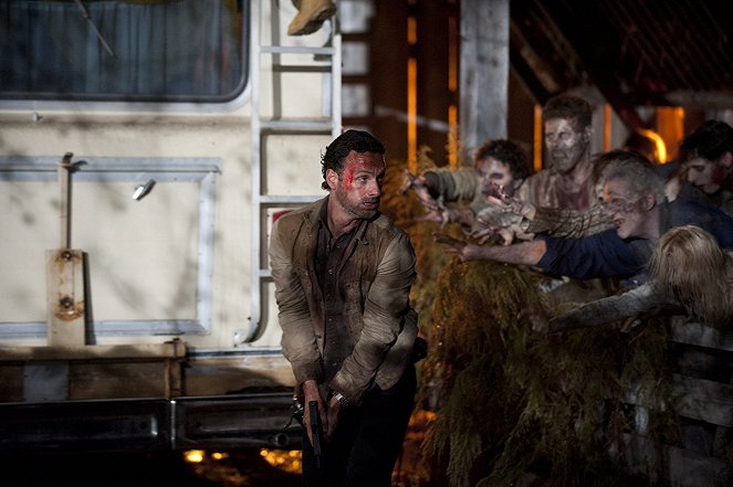The Walking Dead - Près du feu mourant - Film - Andrew Lincoln