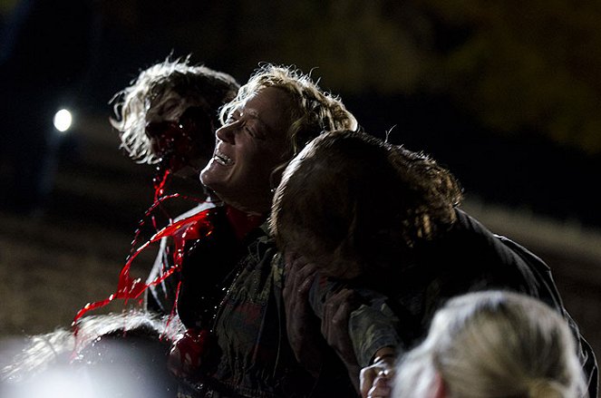 The Walking Dead - A pislákoló tűz mellett - Filmfotók - Jane McNeill