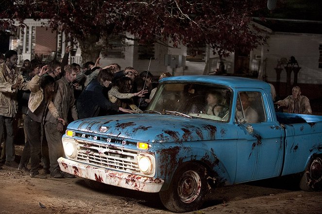 The Walking Dead - A pislákoló tűz mellett - Filmfotók