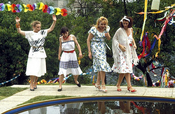 Dědictví aneb Kurvahošigutntág - Z filmu - Alena Ambrová, Mariana Chmelařová, Dagmar Havlová, Jana Matulová-Šteindlerová