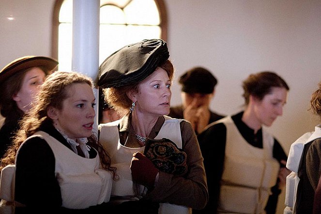 Titanic - Film - Perdita Weeks, Geraldine Somerville