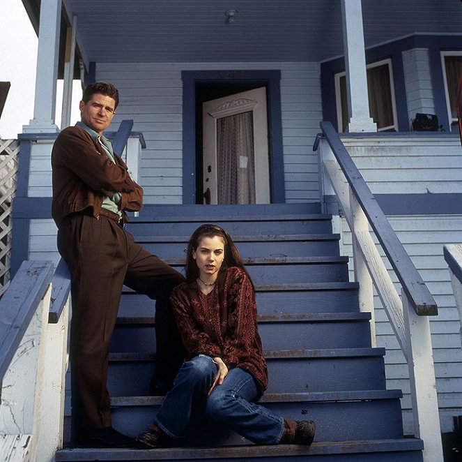 Johnny's Girl - Promokuvat - Treat Williams, Mia Kirshner