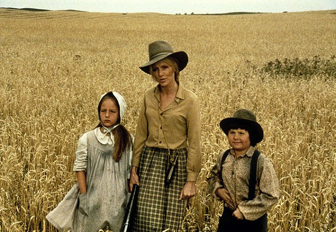 Pioneer Woman - Filmfotók - Helen Hunt, Joanna Pettet