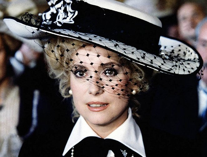 Fort Saganne - Do filme - Catherine Deneuve