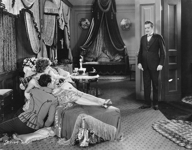 Az asszony és az ördög - Filmfotók - Greta Garbo, John Gilbert, Marc McDermott