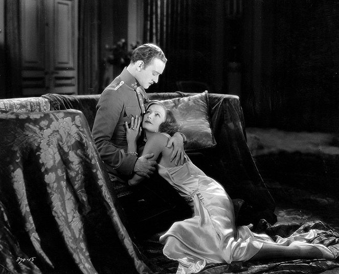The Mysterious Lady - Do filme - Conrad Nagel, Greta Garbo