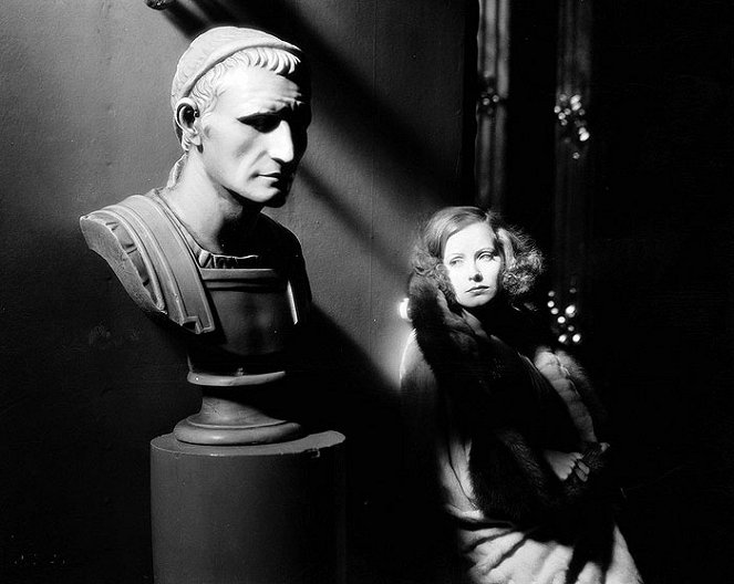 The Mysterious Lady - Van film - Greta Garbo