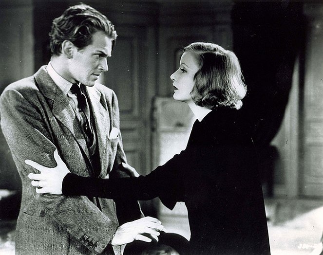 Žena bez studu - Z filmu - Douglas Fairbanks Jr., Greta Garbo