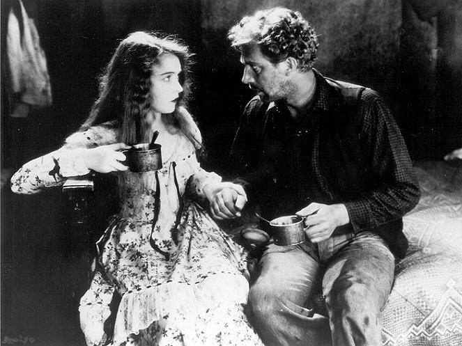 Země věčného cyklónu - Z filmu - Lillian Gish, Lars Hanson