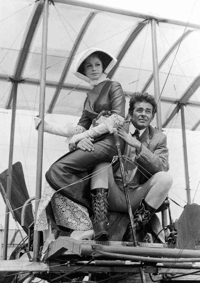 Those Magnificent Men in Their Flying Machines, or How I Flew from London to Paris in 25 hours 11 minutes - Do filme - Sarah Miles, Stuart Whitman