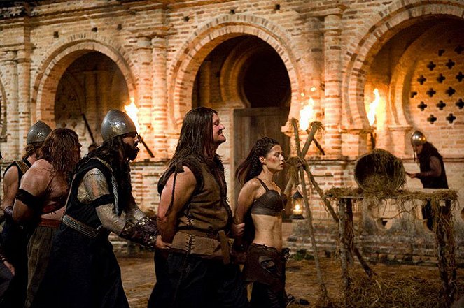 Vikingdom – Schlacht um Midgard - Filmfotos - Craig Fairbrass, Natassia Malthe