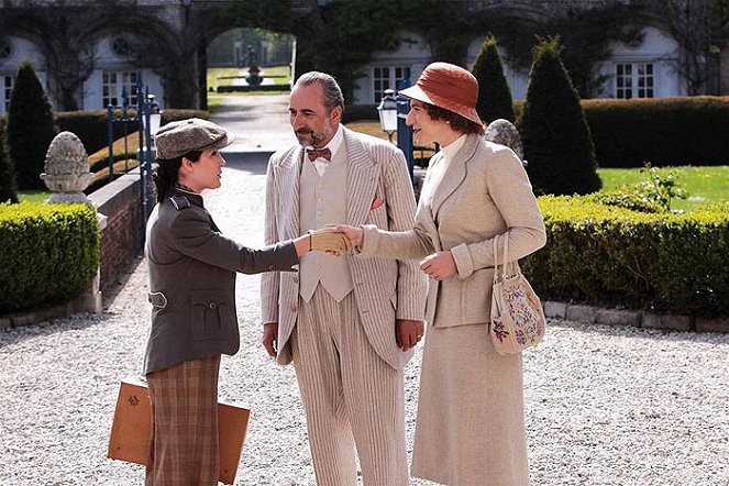 Vraždy podle Agathy Christie - Série 1 - Agatha Christie: Malé vraždy v rodine: Som nevinná - Z filmu