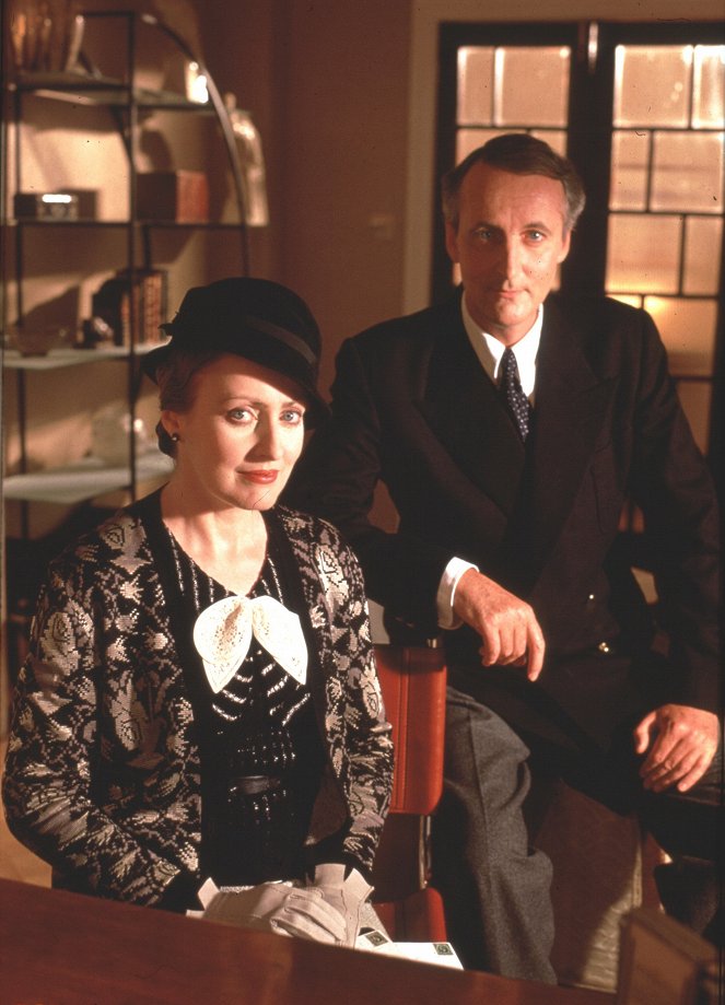 Agatha Christie's Poirot - A sárga írisz - Promóció fotók - Pauline Moran, Hugh Fraser