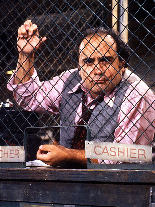 Taxi - Filmfotos - Danny DeVito